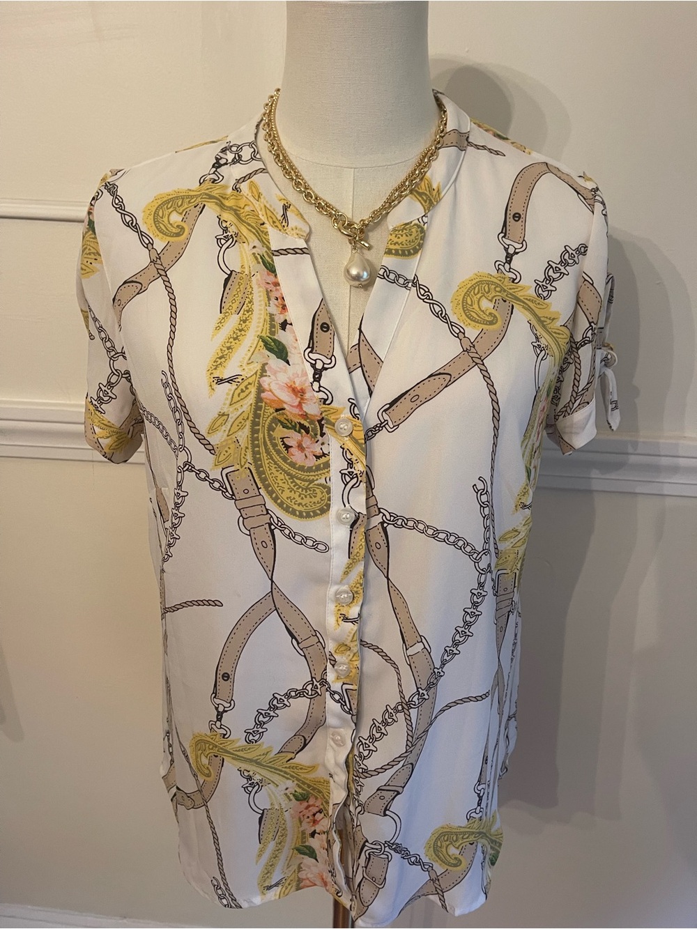 New York & Company White Short-Sleeve Button-Front Chain & Paisley Print Blouse